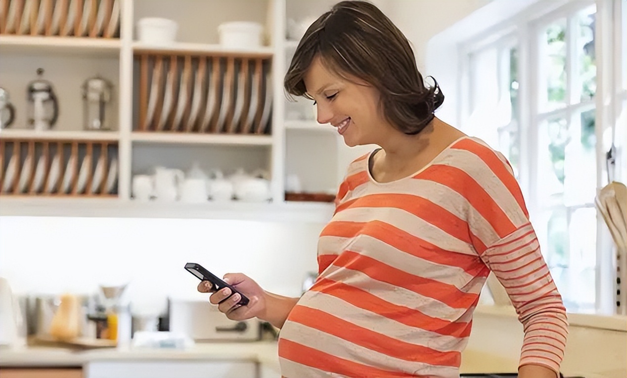 孕期玩手机要注意辐射吗,孕期玩手机的忌讳