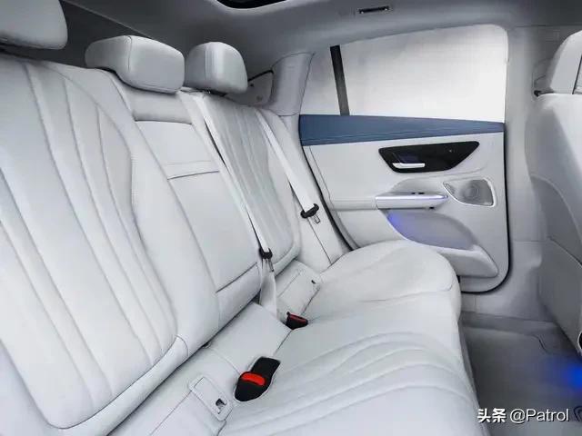 奔驰eqesuv选装三联屏多少钱,奔驰eqe纯电动车2023最新优惠