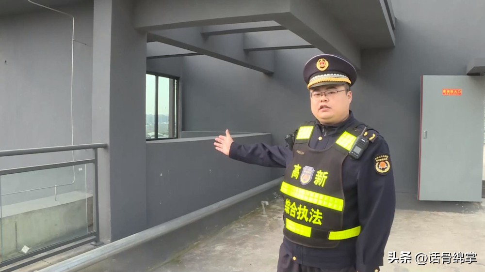 顶楼加盖楼下住户不同意,七楼楼顶加盖了一层