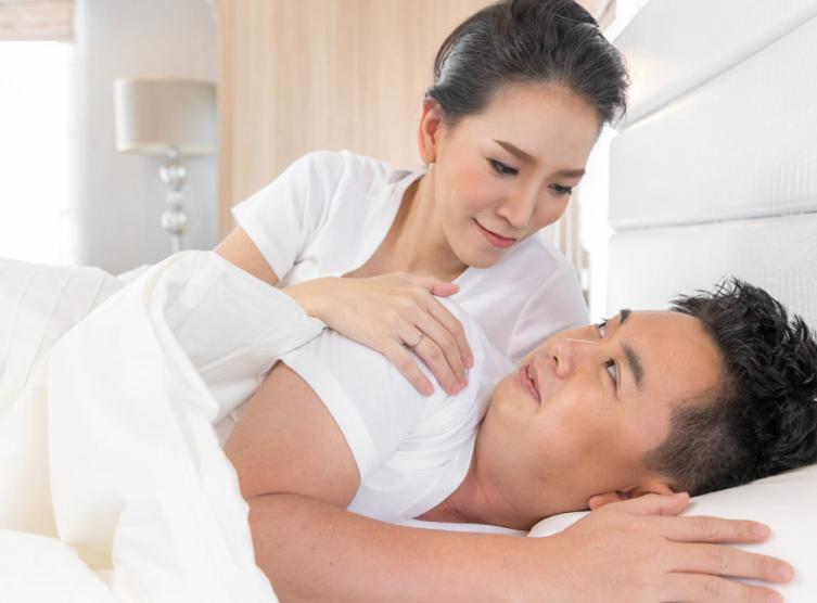 梅毒脚和脚气有什么区别,梅毒脚气是单脚有还是双脚有