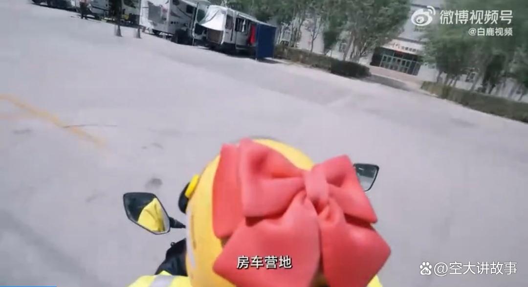 宝妈在塔克拉玛干沙漠边缘送奶茶，月入7000元实现事业与家庭平衡