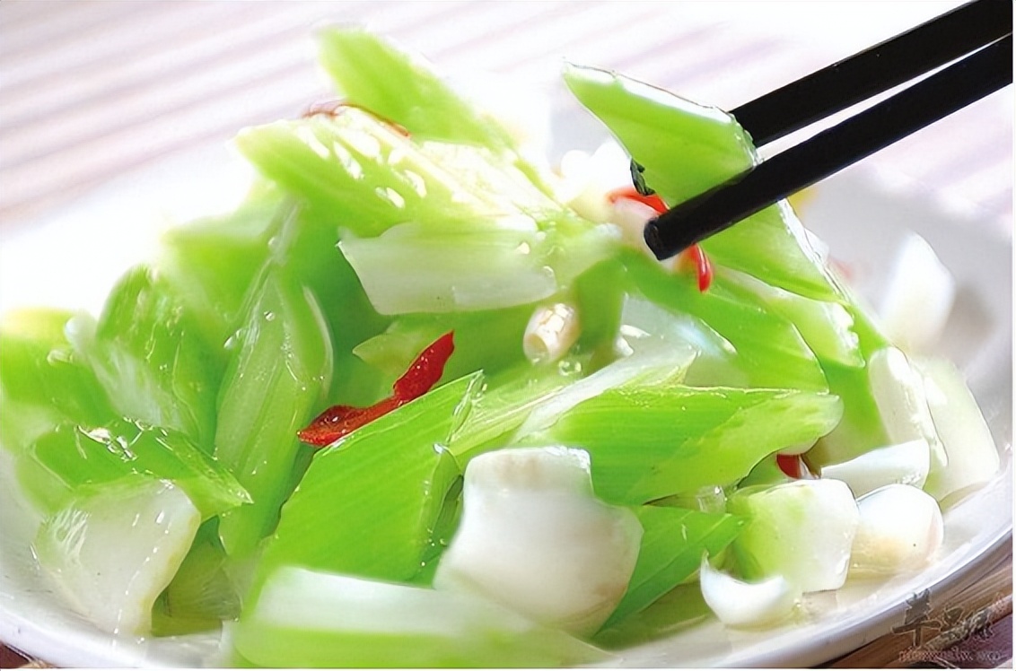 女性有异味发臭怎么回事,女性有异味发臭是什么原因引起的