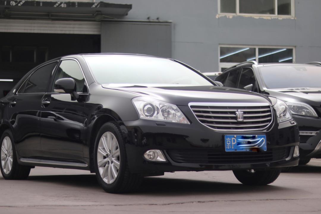 皇冠3.0经典老车翻新复活视频,丰田皇冠13代翻新