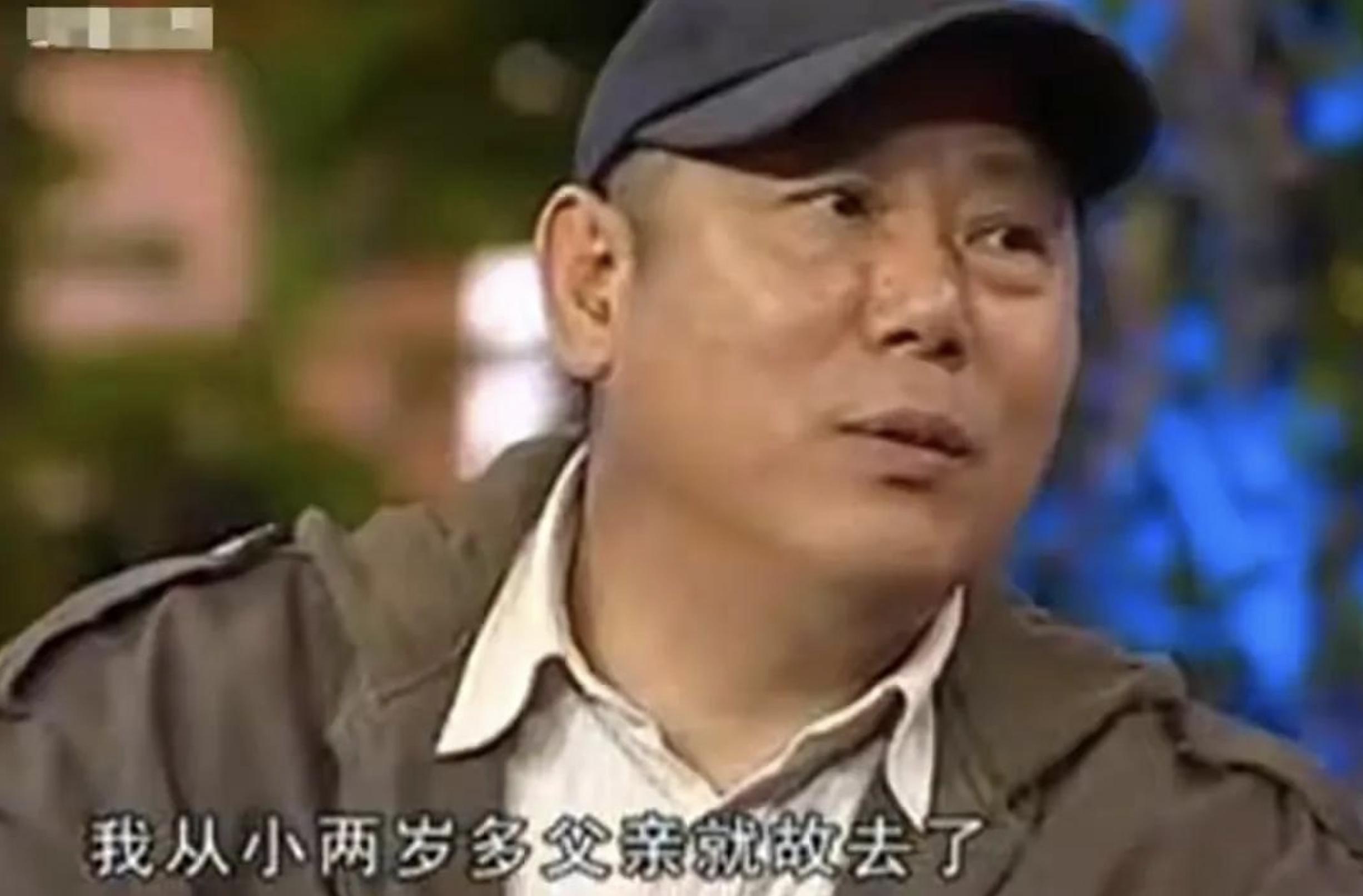 自己住豪宅娶娇妻，却对儿子30年不闻不问，晚年欲买豪车劝子回家