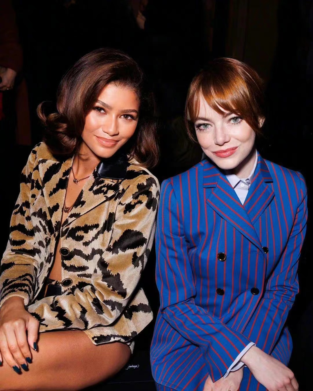 LV太不给面子！刘亦菲看秀位置偏周冬雨都找不到人，却独宠赞达亚