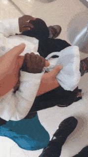 屏幕上出现五条白线什么意思,当屏幕出现五条虚线的时候