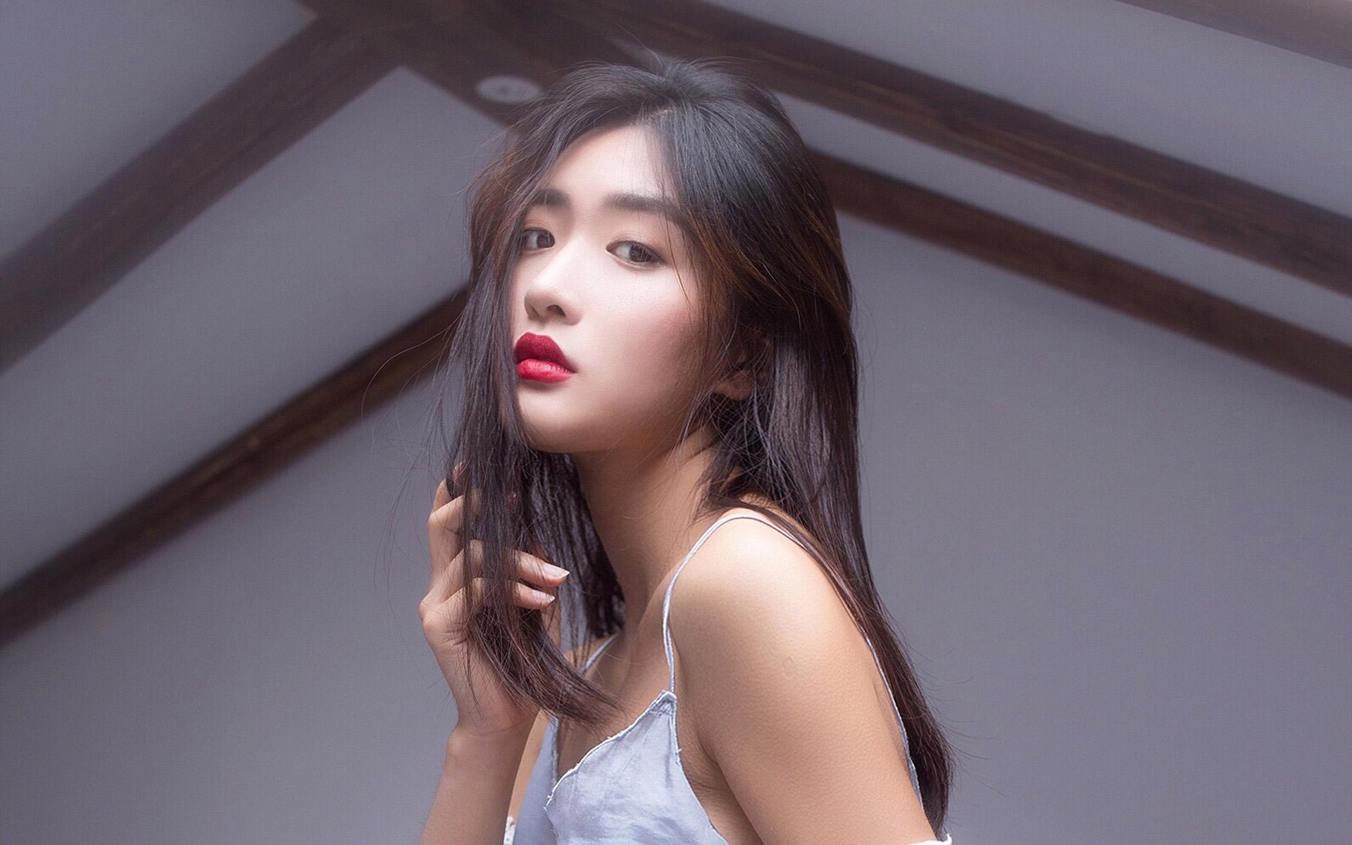 怎样淡化唇纹润唇,8种减少唇纹美白润唇的小技巧