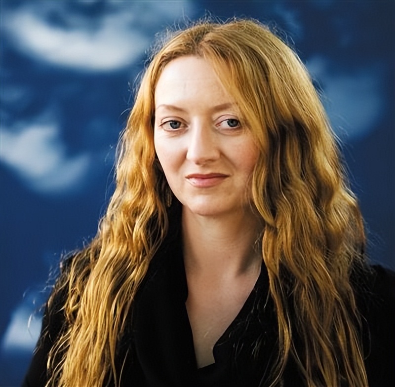 花楸树的夜晚,克莱尔吉根简介