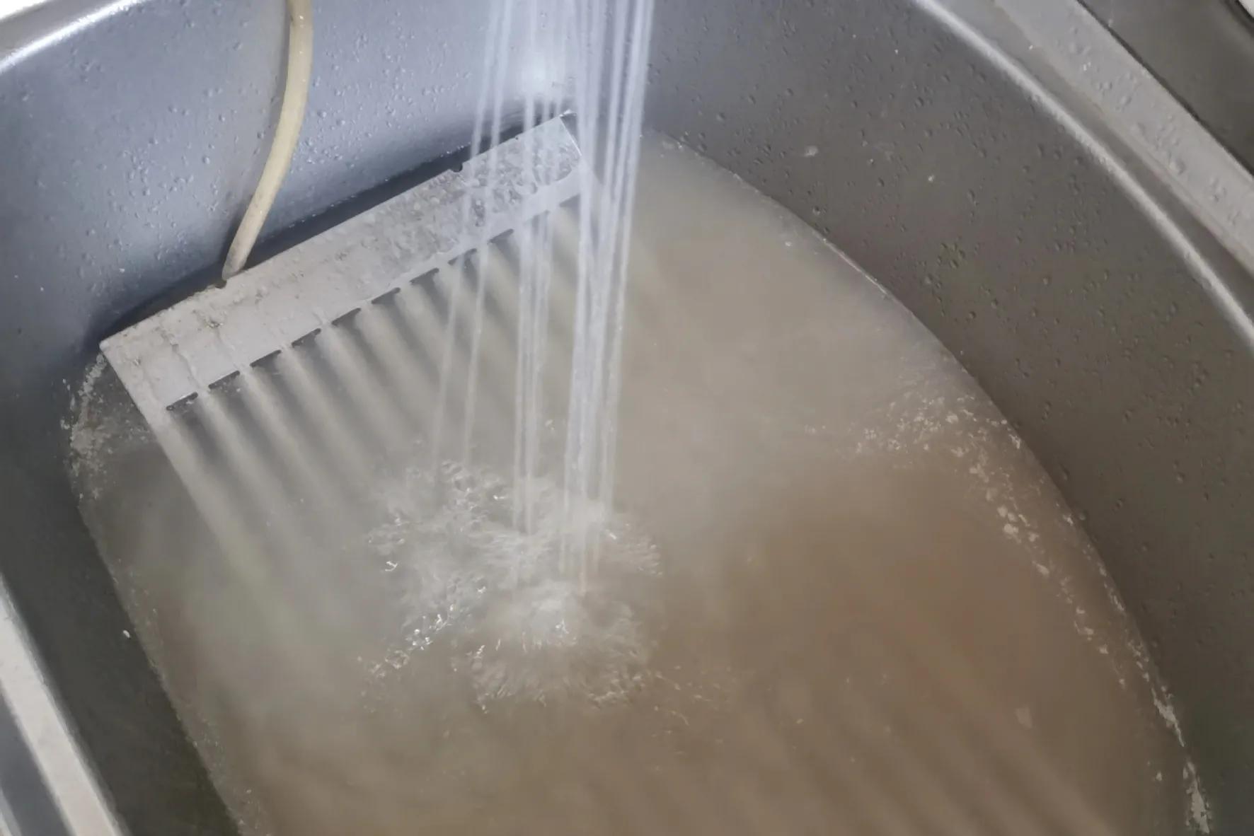 过年了需要一个擦油烟机的小窍门,油烟机清洗视频教程完整版