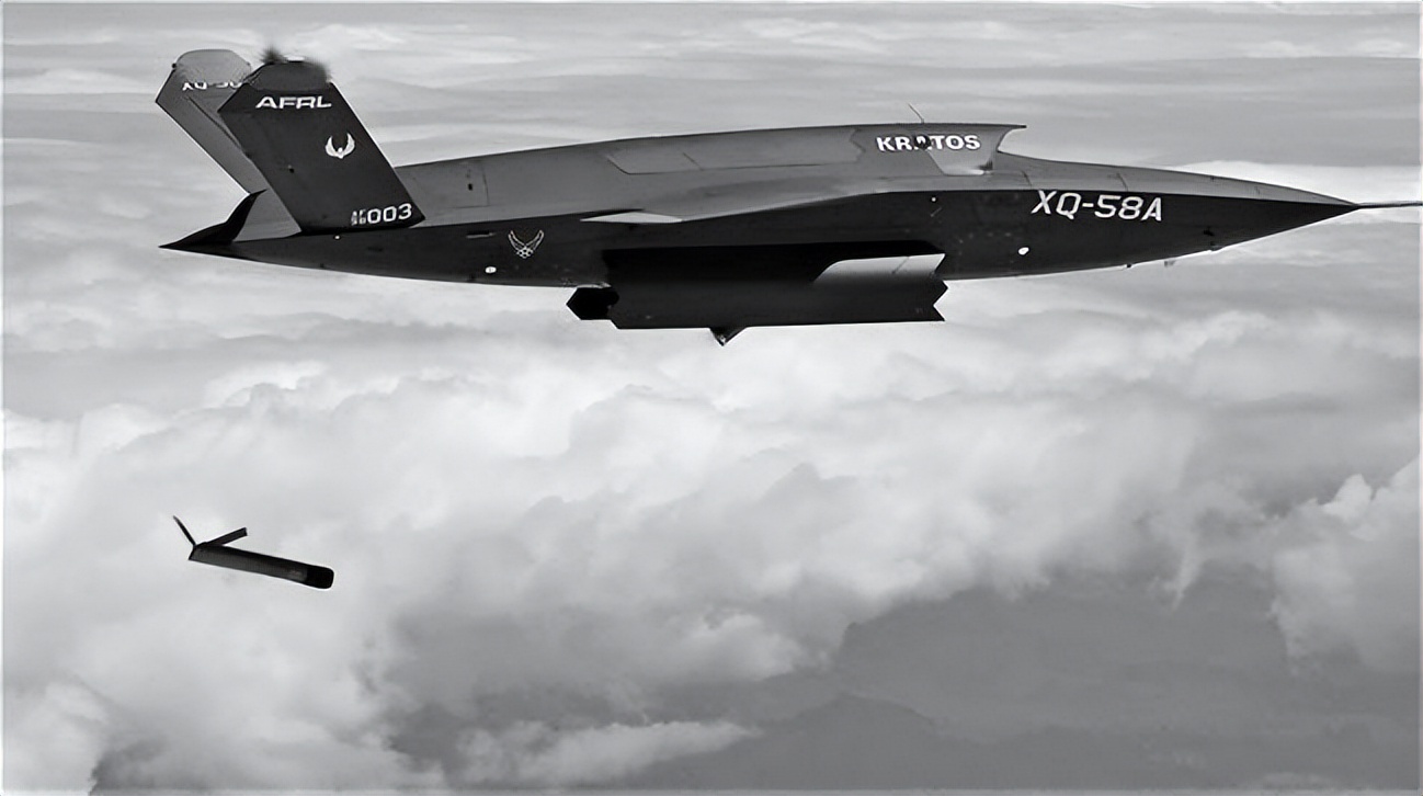 xq-58无人机是无人作战飞机吗,美军xq-58成功发射小型无人机