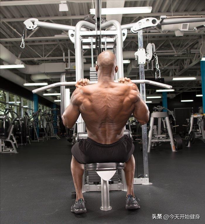 巨石强森怎么练得如此强壮,巨石强森背部肌群训练视频