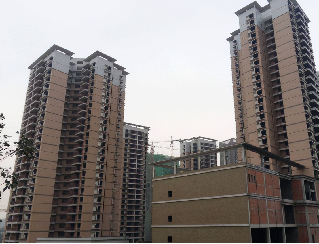 买的房子开发商资金断裂咋办,房产烂尾了房贷不还会怎样