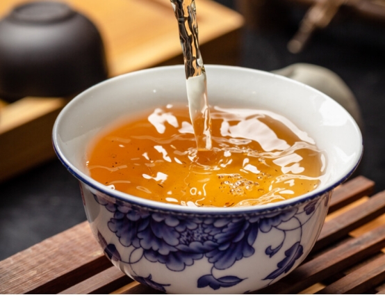 河南60后大爷晒酒单,安徽60后大叔