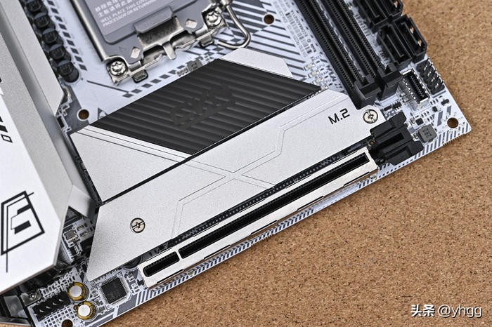 七彩虹主板b760和影驰760,七彩虹b760冰霜对比影驰b760