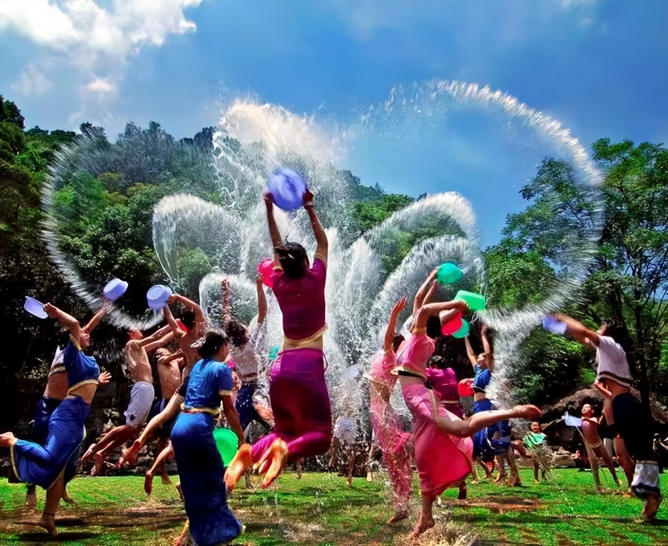游遍整个民族,游遍祖国各地