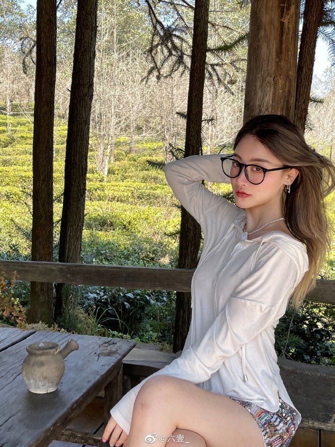 赞美女人做菜做得好的幽默句子,赞美女人跟月季花一样漂亮的句子