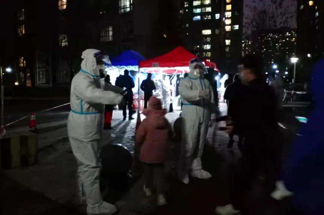 战疫一线致敬最美逆行者,抗击疫情疫路有你短视频