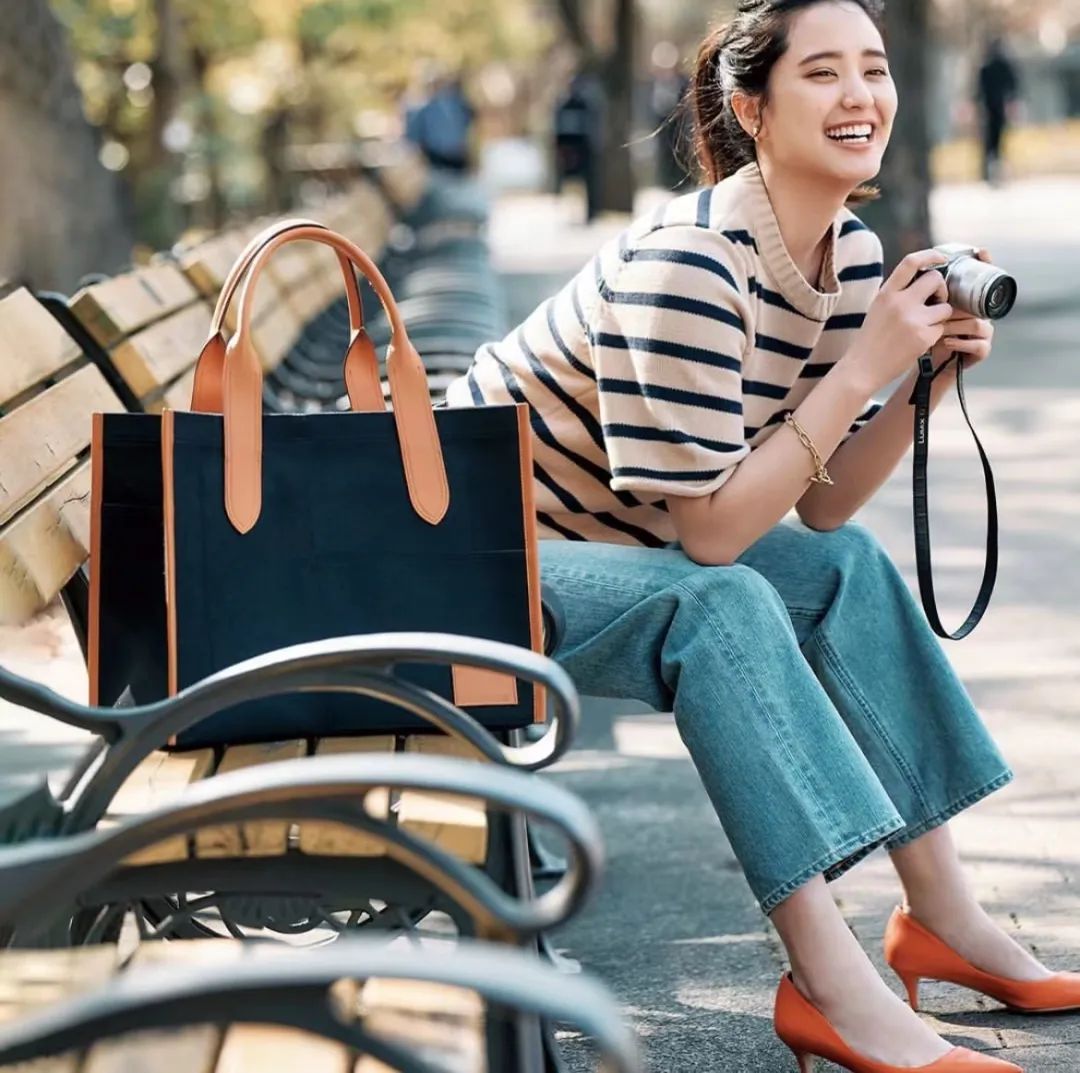 今年流行怎么穿t恤,今年最流行的减龄t恤