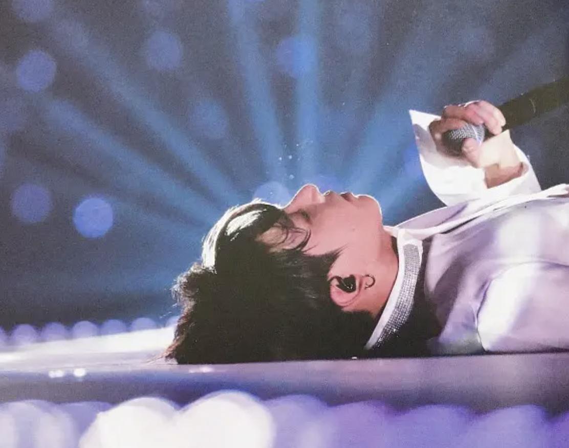 田柾国献唱世界杯：25岁“满分男友”太励志，韩国有条“柾国路”