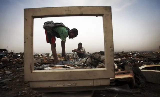 明明遍地黄金，却要靠电子垃圾带动经济：非洲小国加纳怎么了？