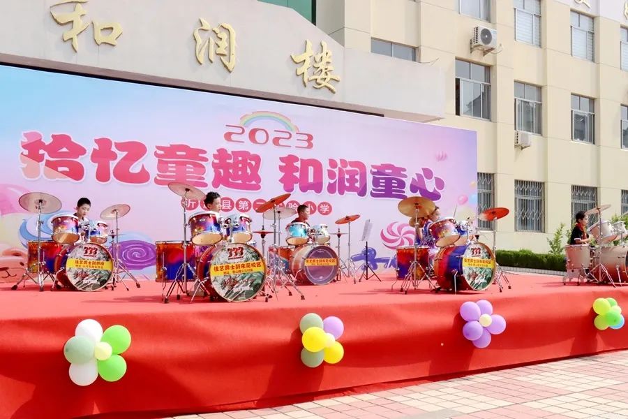 六一儿童节花儿与少年,六一儿童节花儿向阳开