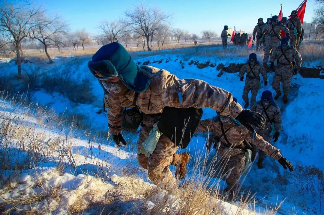 向日夜坚守边关的人民子弟兵致敬,春节向坚守岗位的人民子弟兵致敬