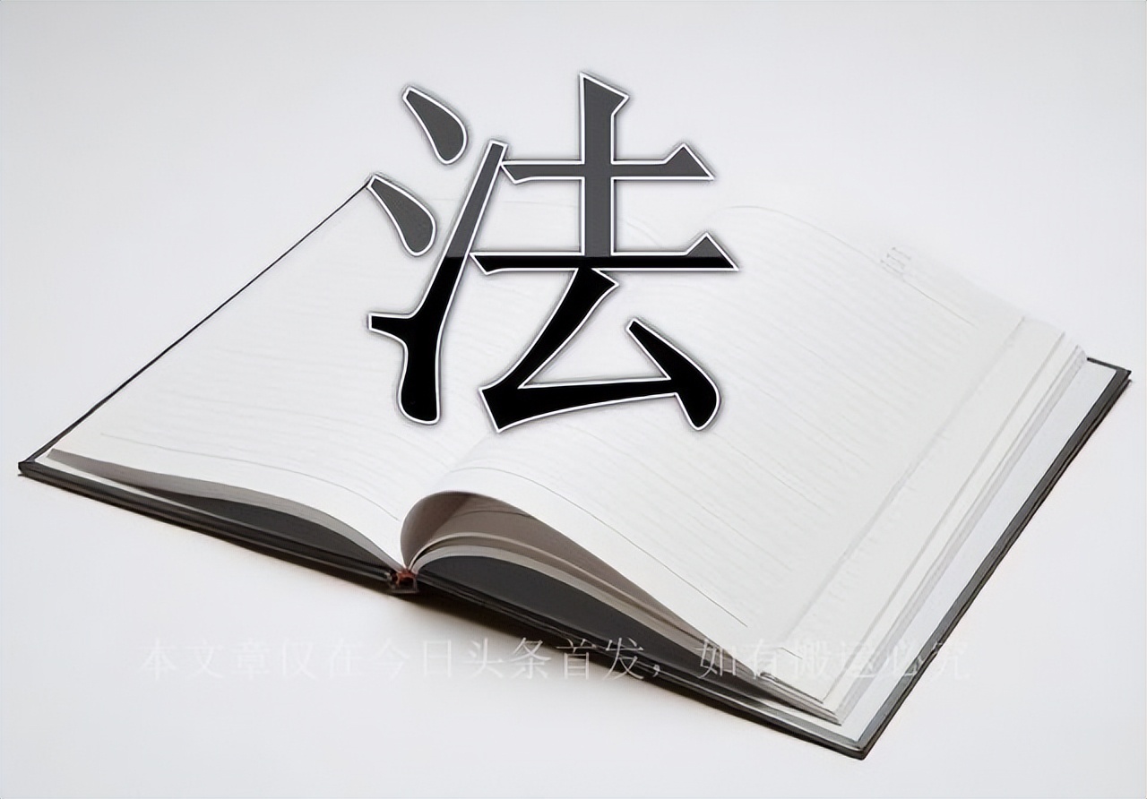 女子当街殴打小三，竟掏出*体下**的毛塞进对方嘴里，路人：没眼看！