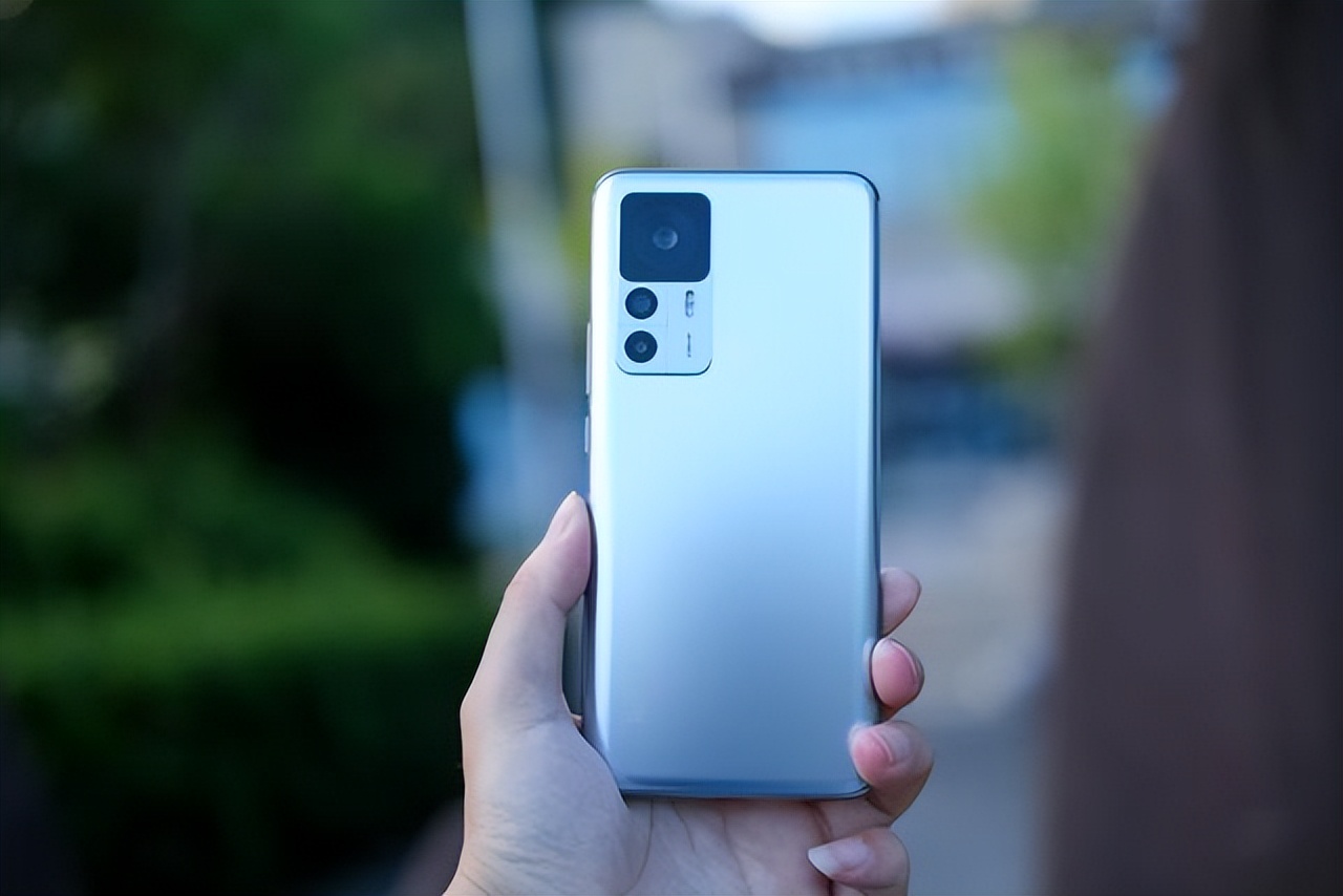 用了一年的红米k50至尊感受,3000出头的红米k50至尊版能打吗