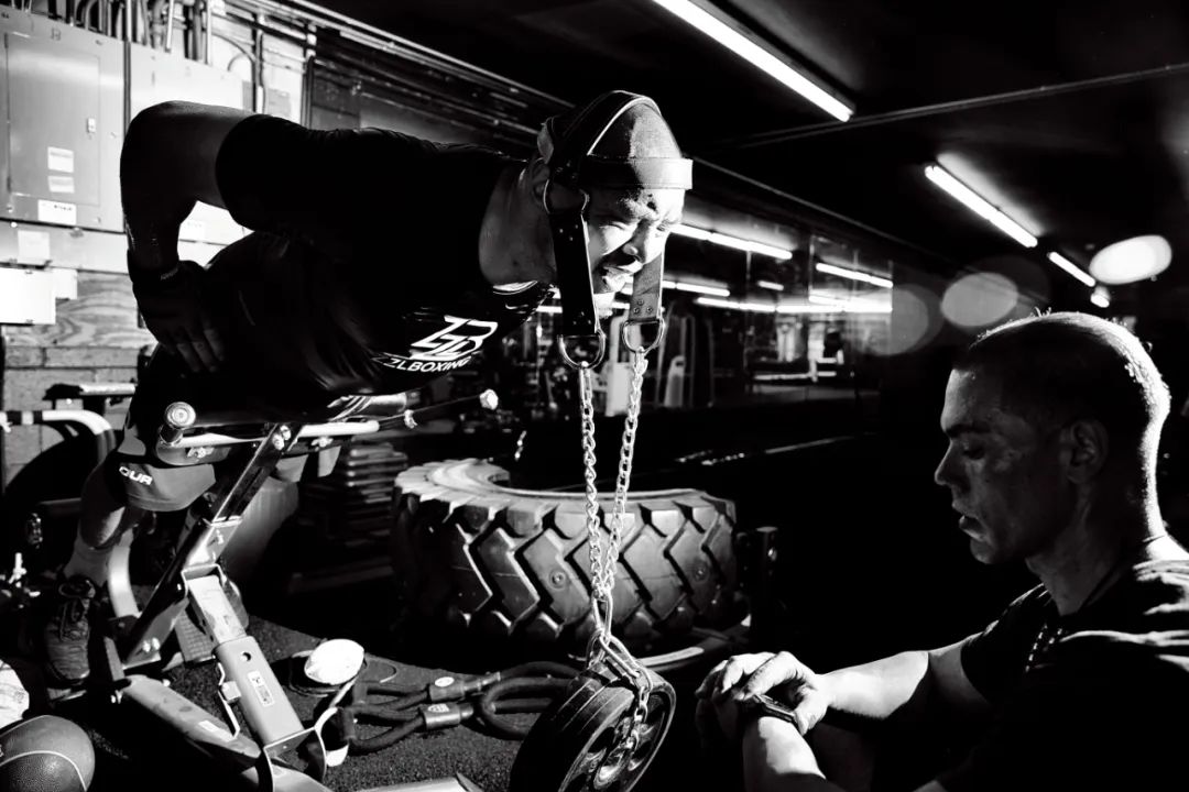 张美煊中国首位重量级拳王,四十多岁的拳王