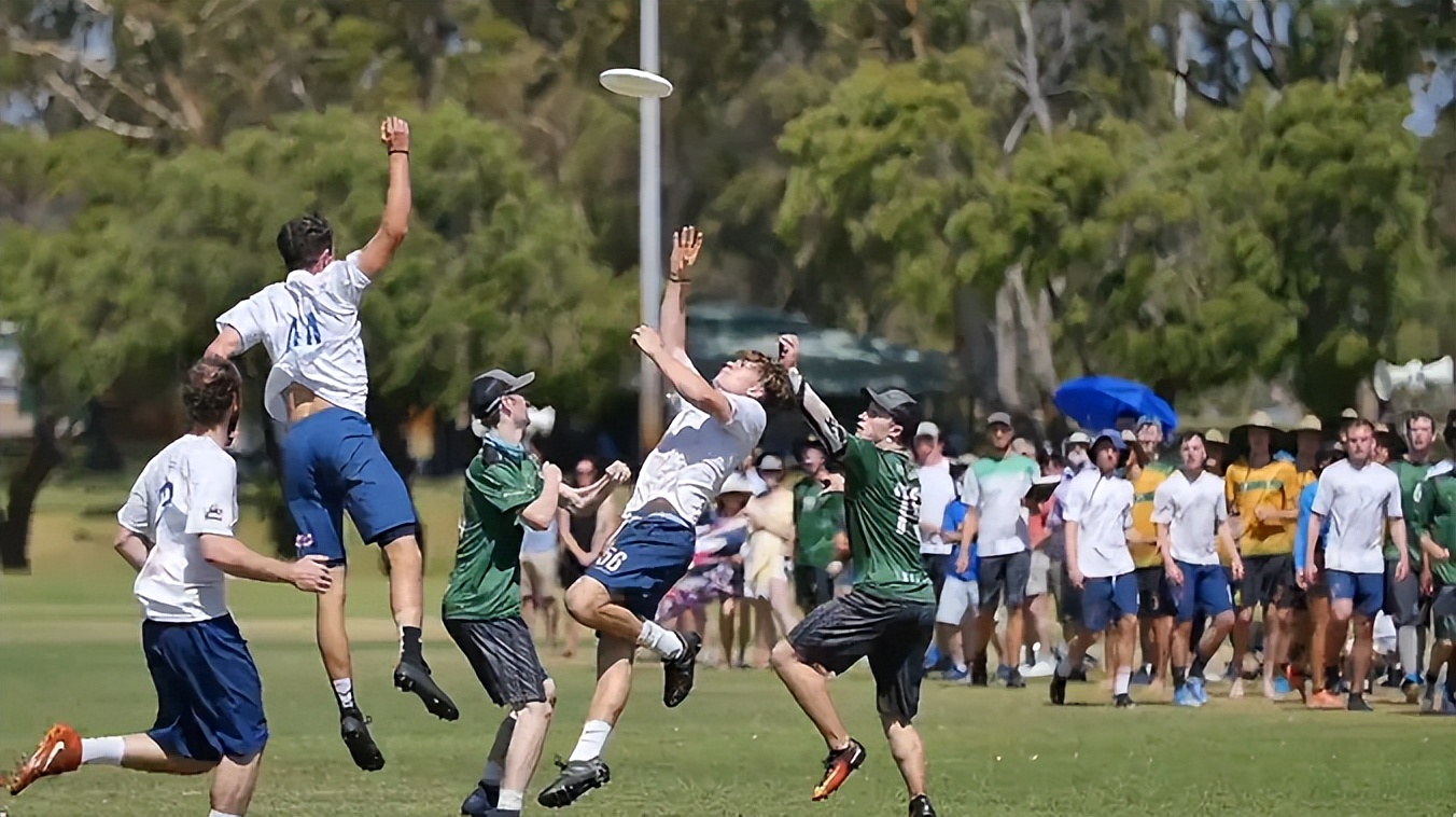 “*底卧**”深圳飞盘局：没有“飞盘媛”，只有佛系的年轻人