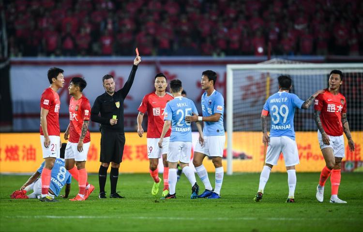 丢人丢到国外的运动员,中国男足张琳芃赛前动员视频