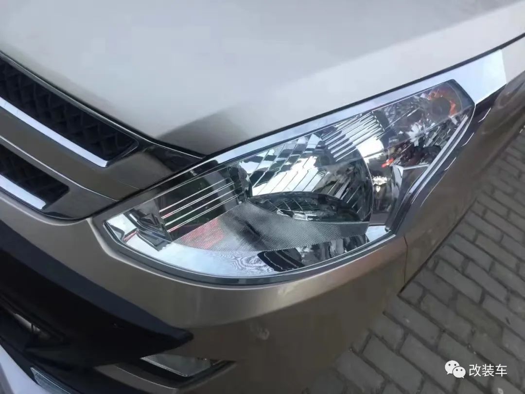 五菱荣光v七座变四座,五菱荣光v新款五座