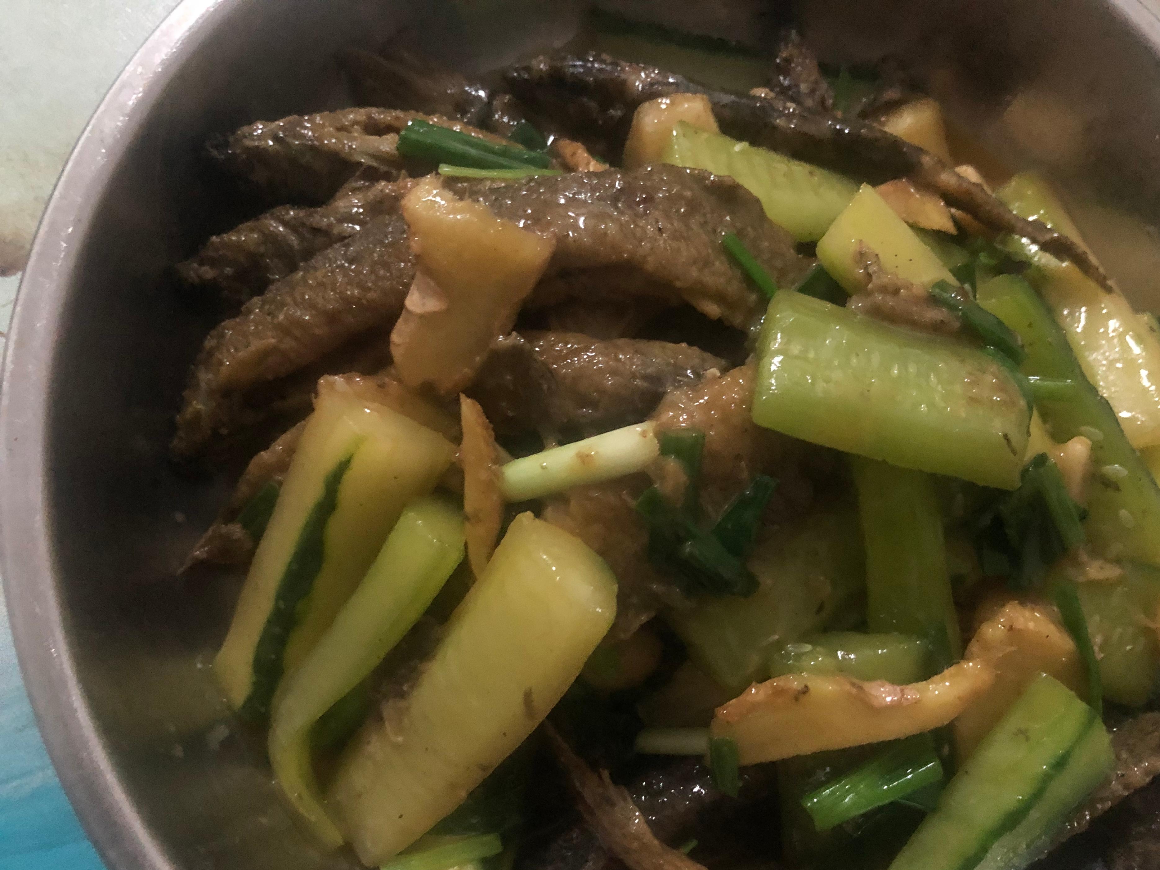 泥鳅烧黄瓜怎样做好吃又下饭,红烧泥鳅黄瓜最正宗的做法