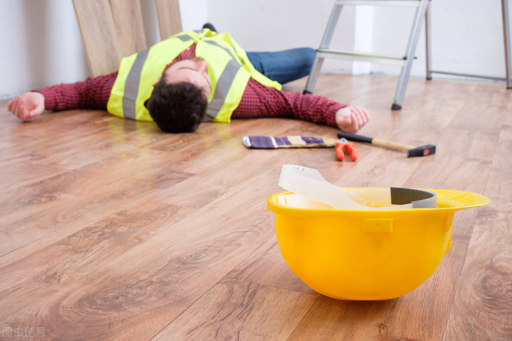 出了工伤老板如何避免官司,如果员工出现工伤怎样解决