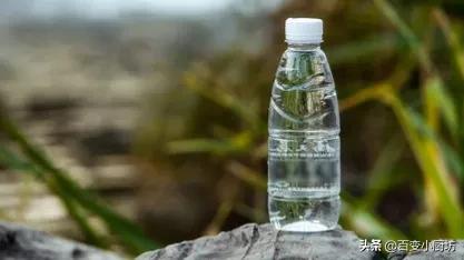 早晨第一杯水怎样喝才是正确的,清晨起床第一杯水喝多少合适