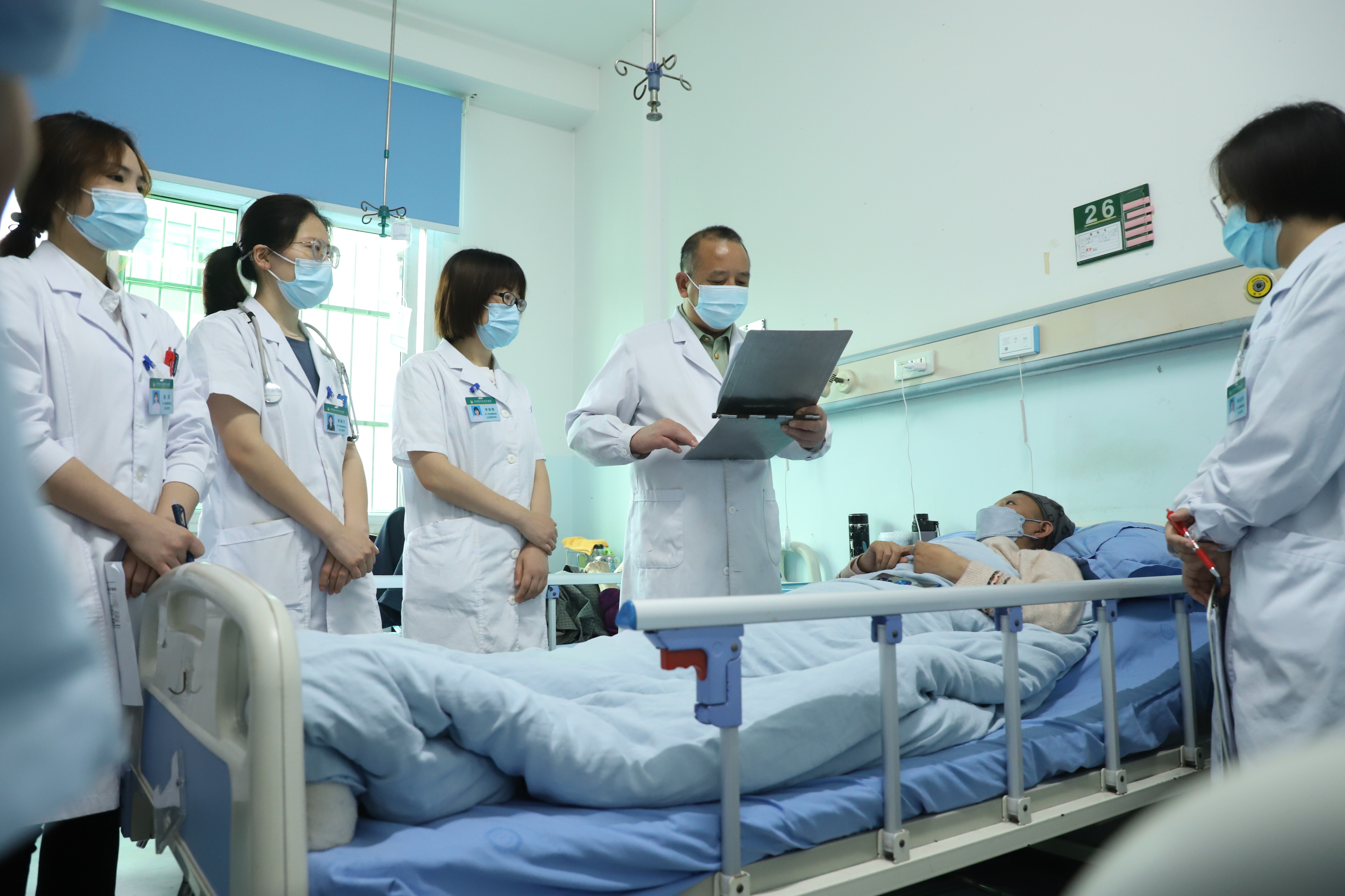 温暖是最好的“处方”——记*警武**四川总队医院肿瘤科主任林武华