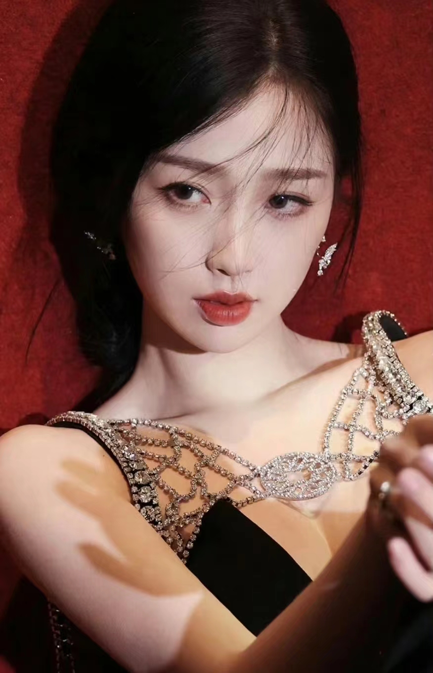 高鼻梁塌却很漂亮的女星,凸嘴短下巴的女人面相