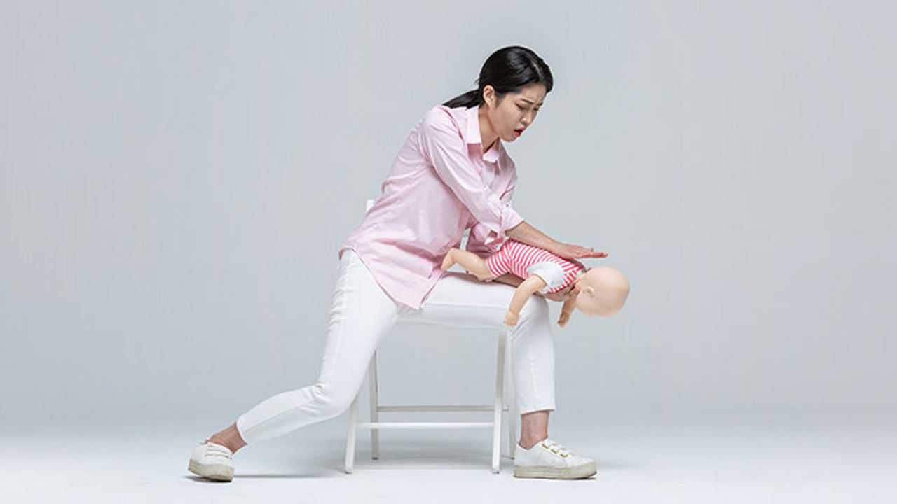 孩子被卡喉咙海姆立克急救法,小孩卡住喉咙海姆立克急救法视频