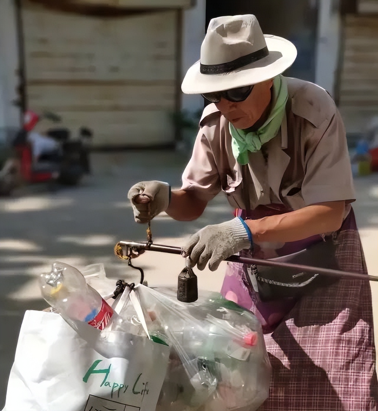 乡村人物传奇：俺们村“破烂王”王铁锤！白手起家演绎创业佳话！