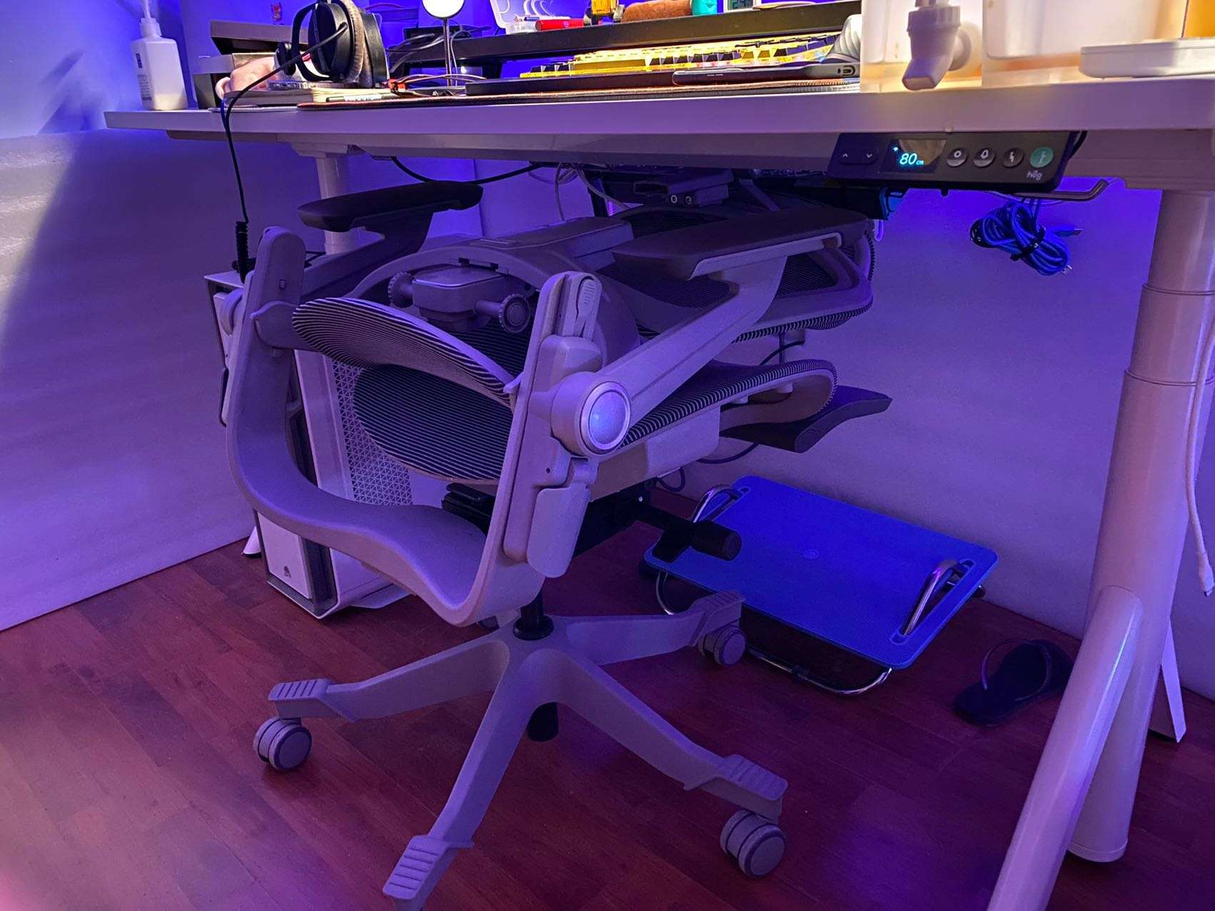 乱七八糟的电脑桌,笔记本电脑桌桌椅