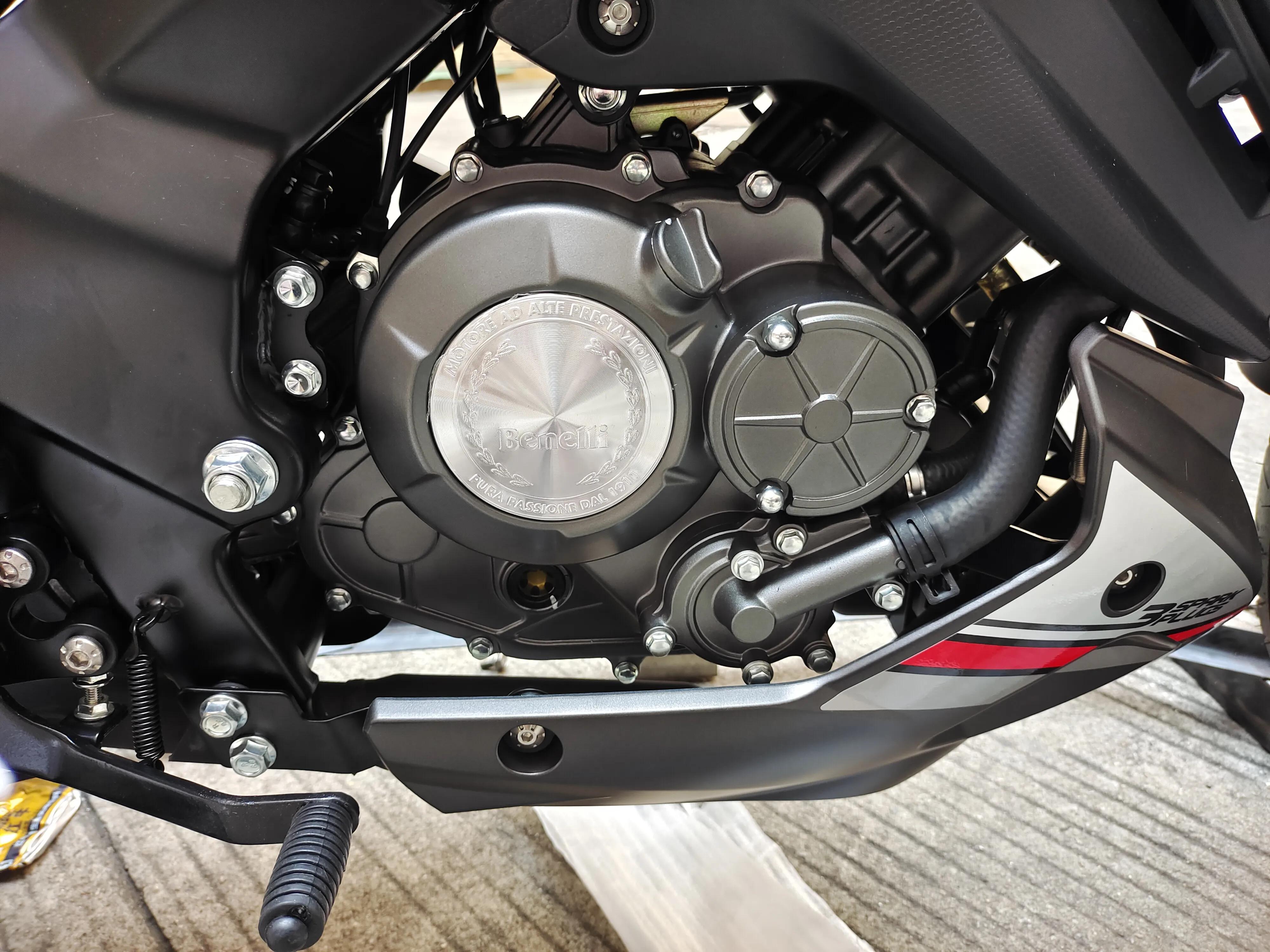 22年贝纳利小迅龙150白色,22款贝纳利150小迅龙属于什么车