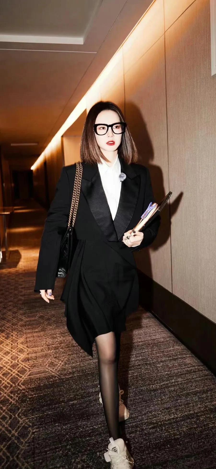 戚薇女儿图片壁纸,薛之谦壁纸戚薇