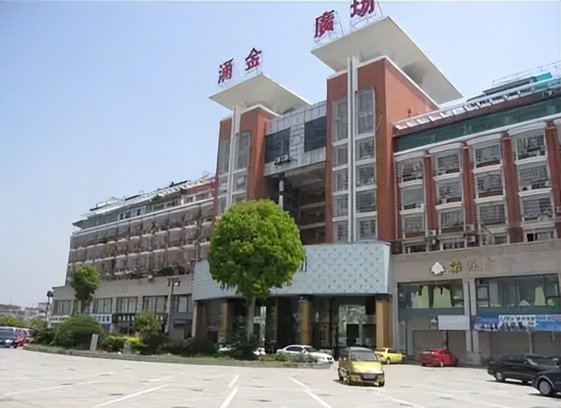 2008年,涌金董事长跳楼身亡,妻子继承70亿遗产,14年后身价380亿