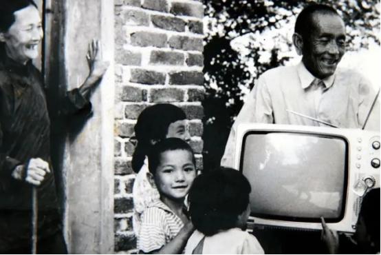 最近液晶电视为什么降价了,为啥今年液晶电视涨价了