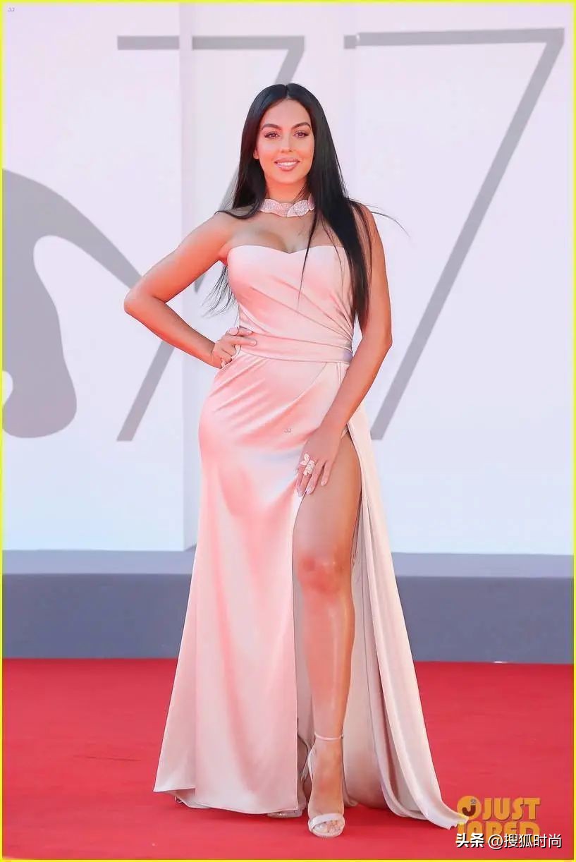 柜姐实现爱马仕自由，足球巨星C罗的女友可不只是个性感的*物尤**