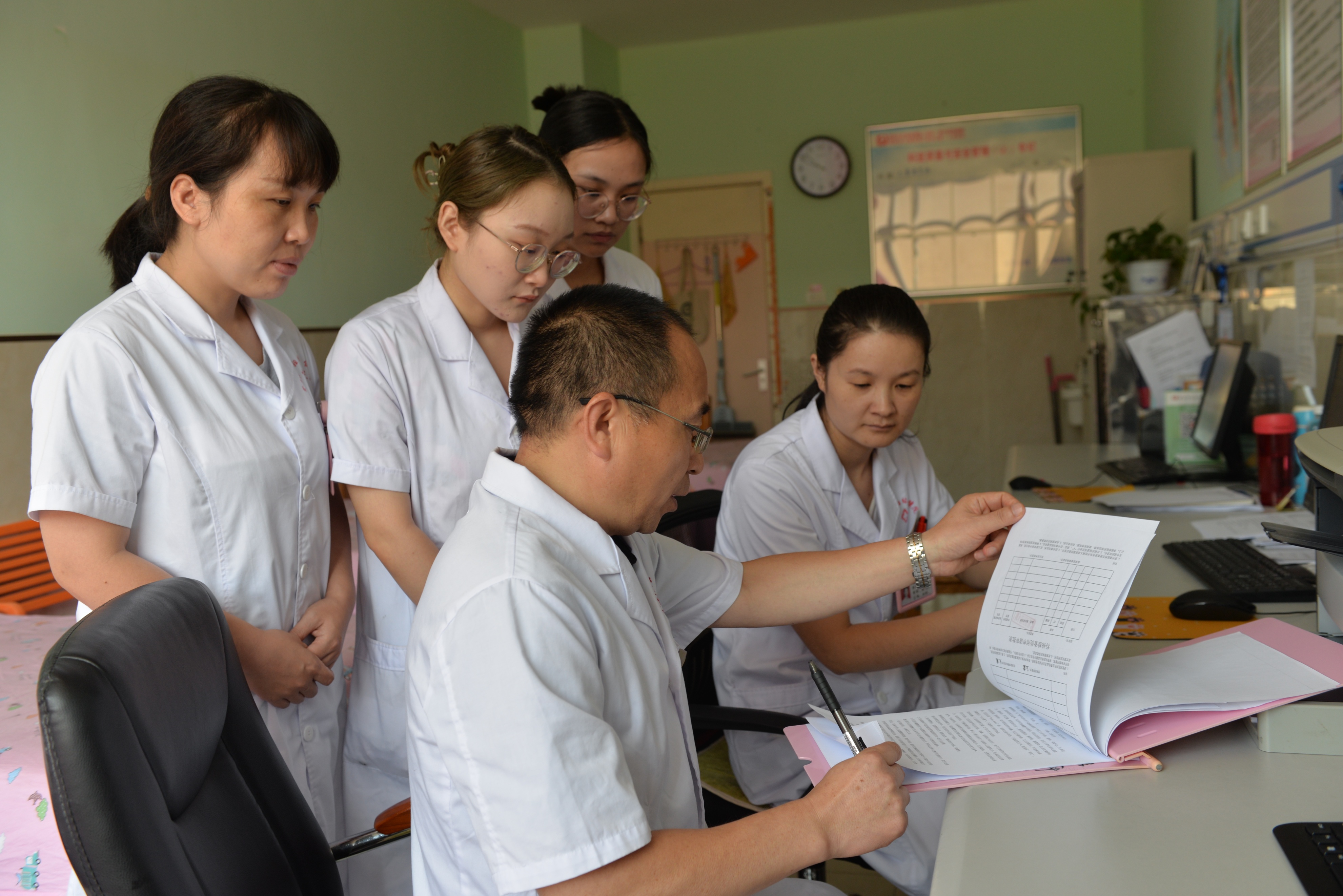 【名医风采】卢跃鹏：康复患儿的守护天使