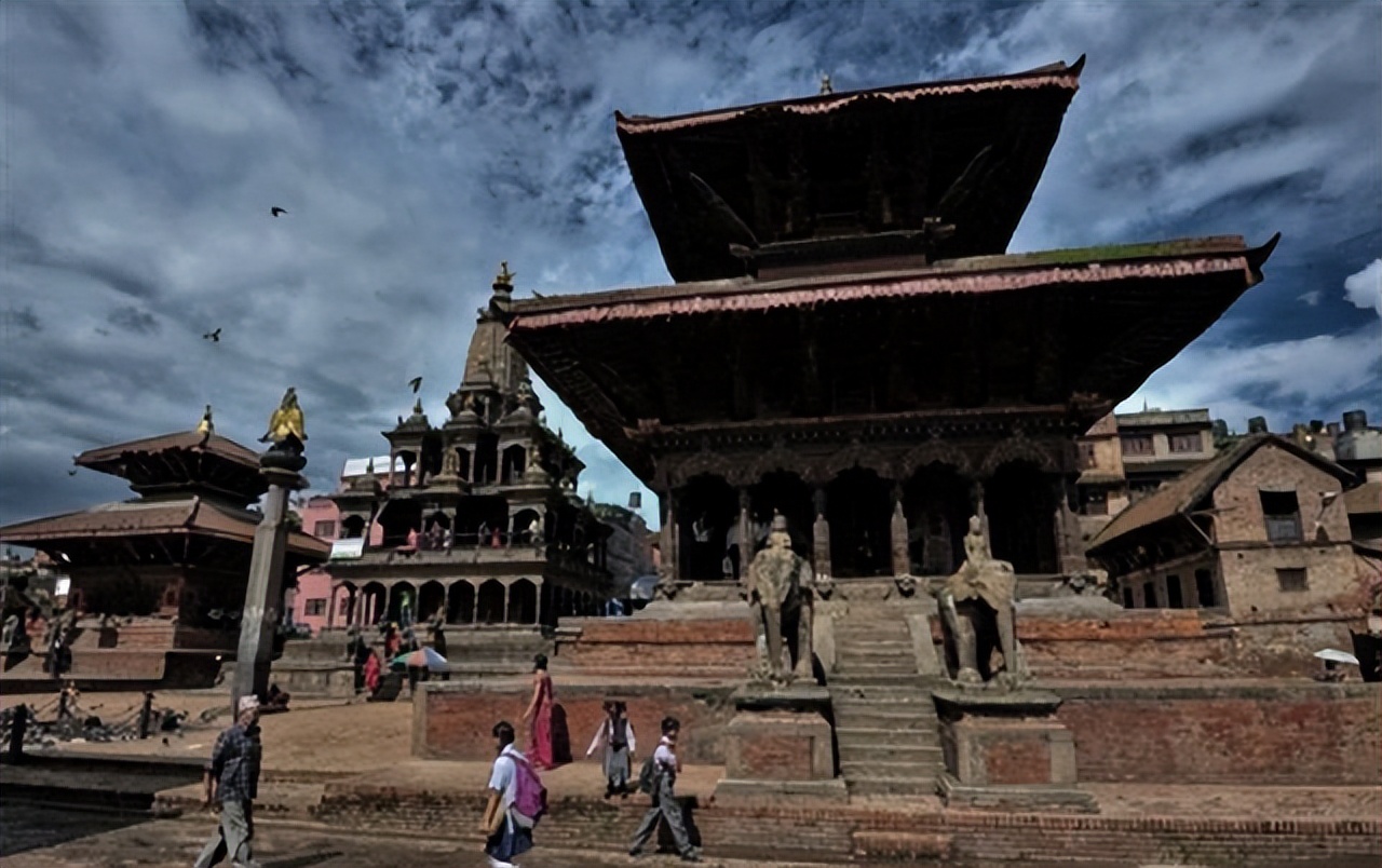 尼泊尔为啥没被印度征服,被印度三面包围的尼泊尔视频