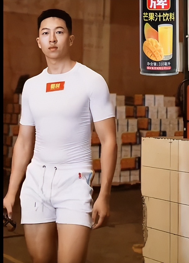 椰树男模火到国外,央视评论椰树男模