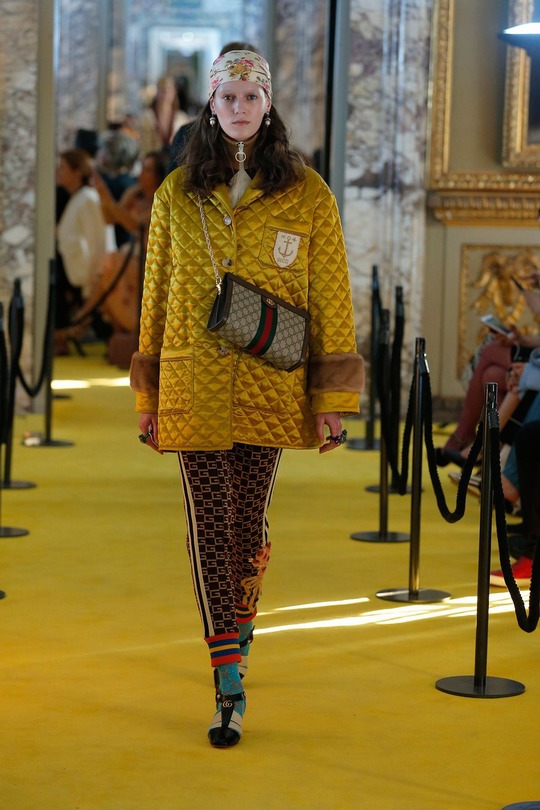 gucciophidia托特包有几个号黑色,gucci古驰ophidia系列中号托特包