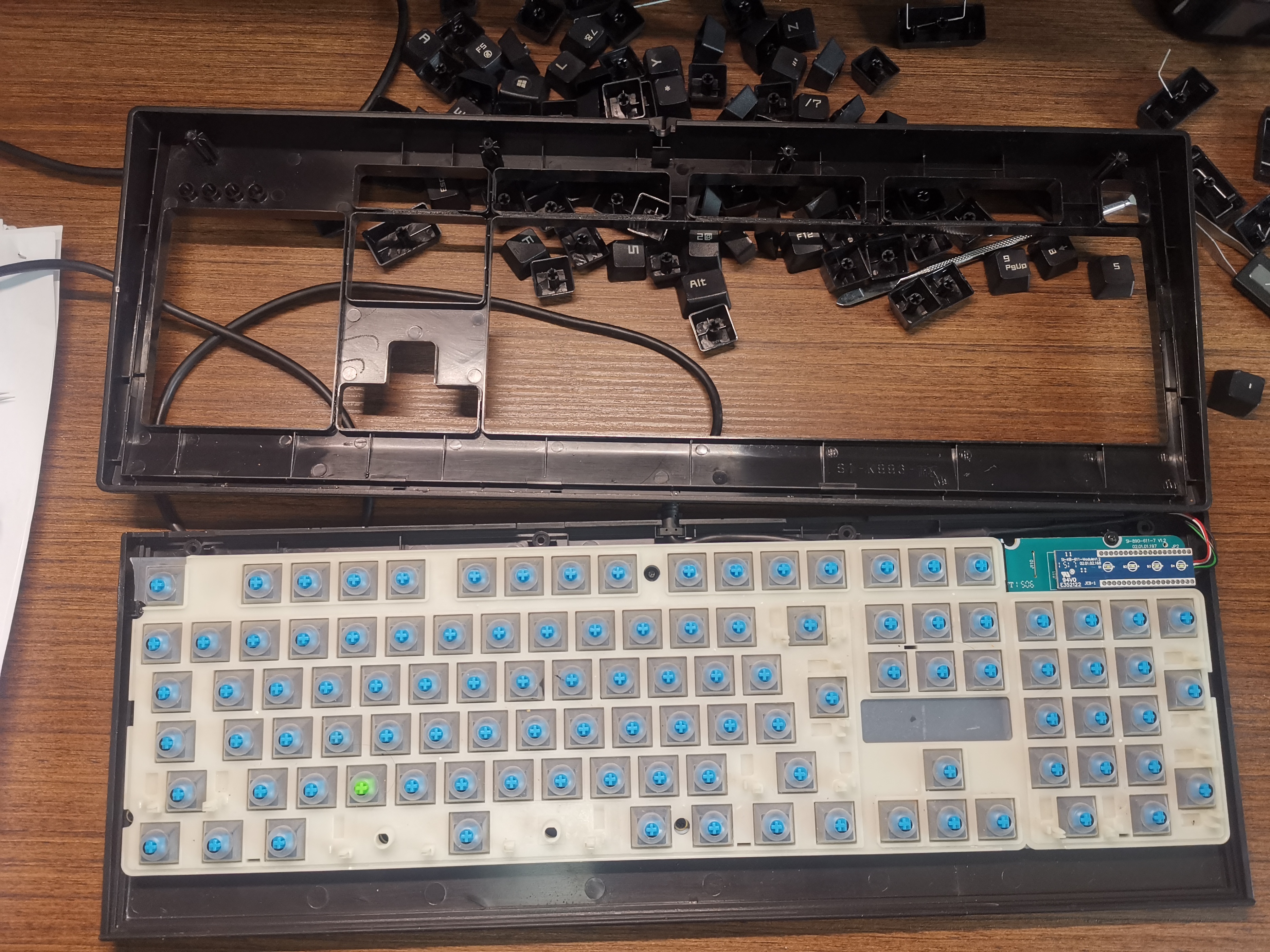 狼蛛鬼王104机械键盘怎么拆,键盘狼蛛f87pro侧刻换轴